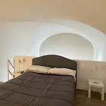 Carmelitani Center Apartment